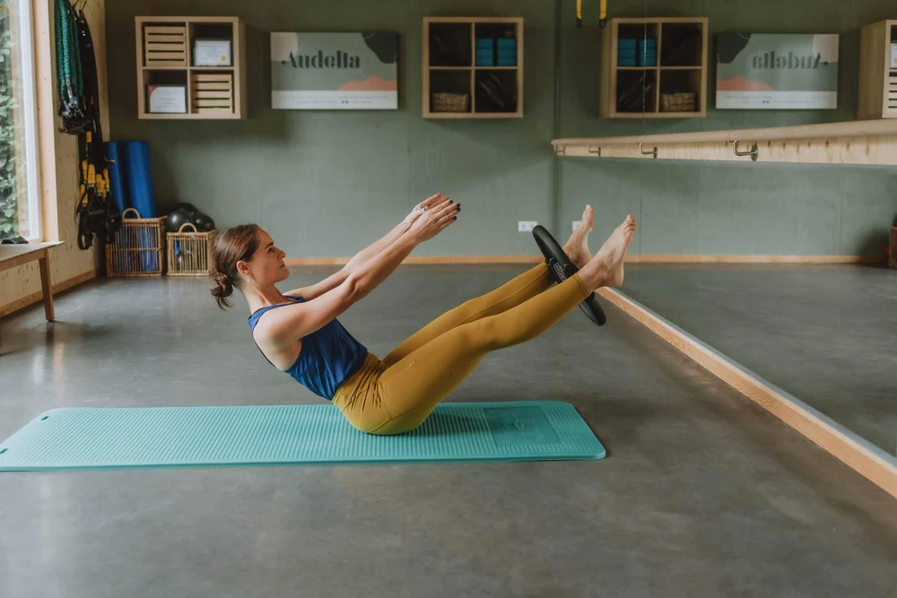 Amsterdam Business Portraits, Pilates Studio, Instructor excercising