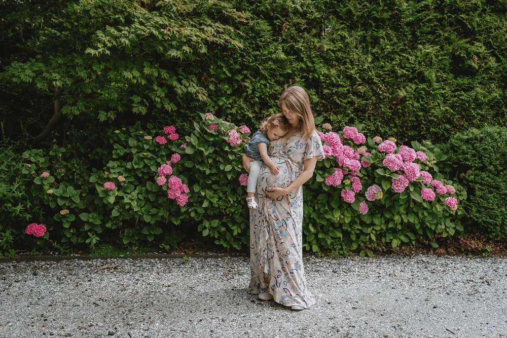 Pregnancy photoshoot in Westerpark, Amsterdam | Tom + Katy